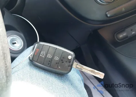 2016 Kia Soul z USA, uszkodzony, nr VIN KNDJN2A28G7381647